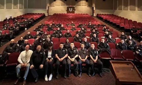 纽约布鲁克林新增多名华裔警员 携手华社维护治安