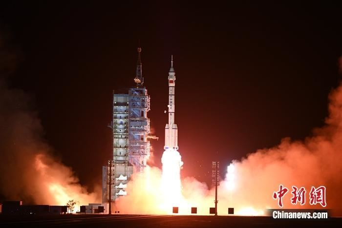 神舟十五号载人飞船发射成功