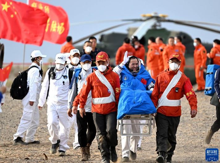 神舟十五号载人飞船返回舱成功着陆 神舟十五号载人飞行任务取得圆满成功