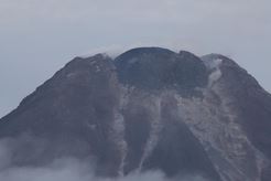 菲律宾马荣火山喷发风险上升 阿尔拜省宣布进入灾难状态