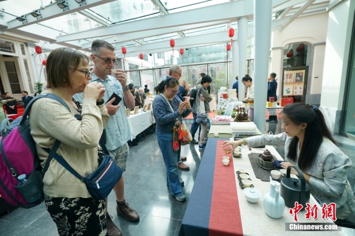 云南茶走进比利时 邀当地民众闻香品茗