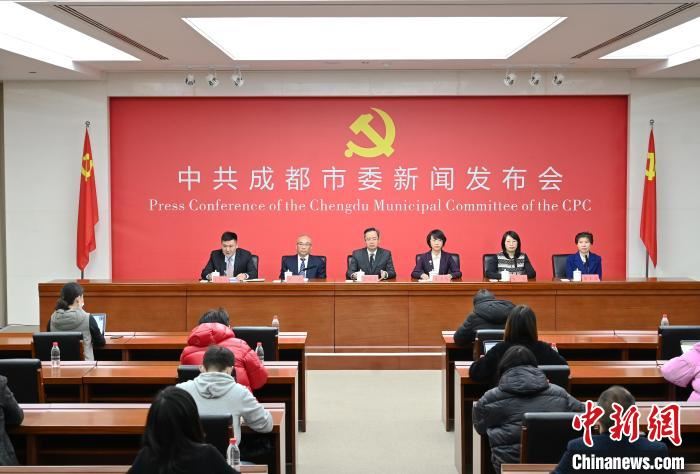 成都:把发展经济的着力点放在实体经济上
